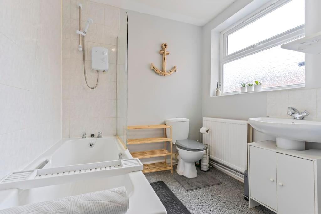 2 Bedroom And Street Parking Nottingham