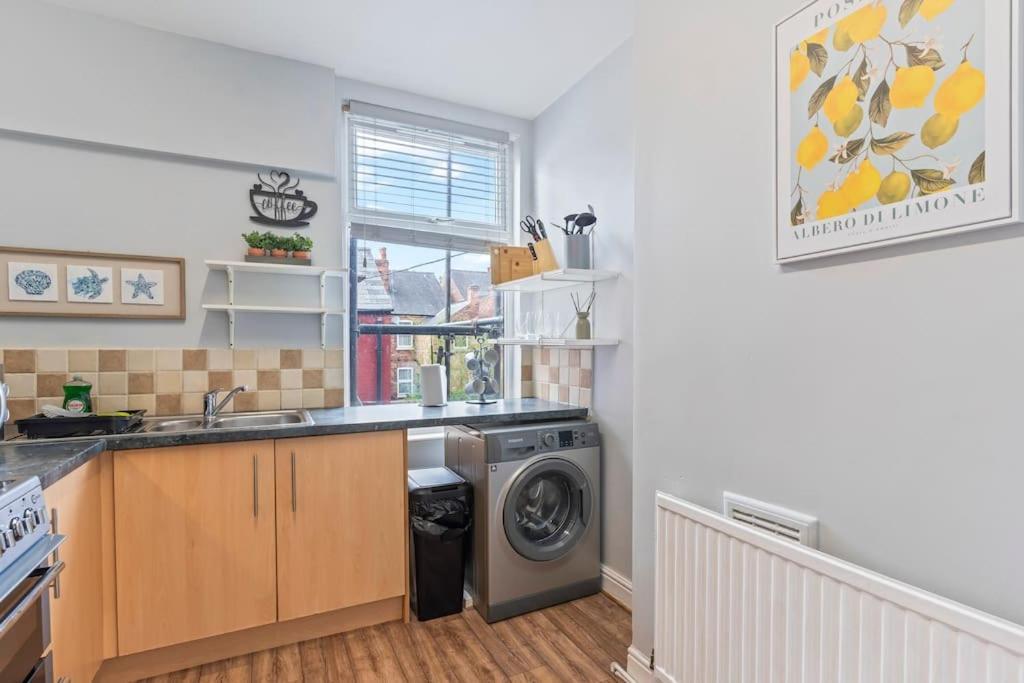 2 Bedroom And Street Parking Nottingham