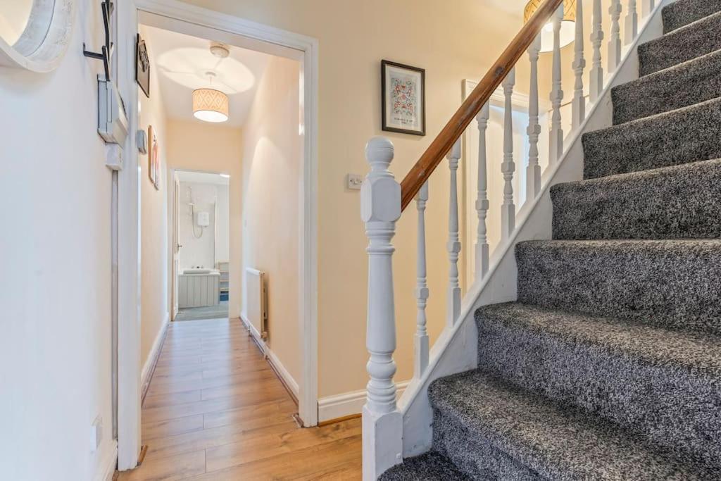 2 Bedroom And Street Parking Nottingham